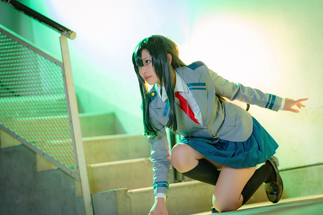 【コスプレ】「ヒロアカ」蛙吹梅雨ちゃんの躍動感を再現！ 女子高生レイヤー・KAPI【写真17枚】