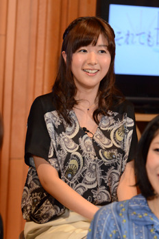 ニア役の茅野愛衣