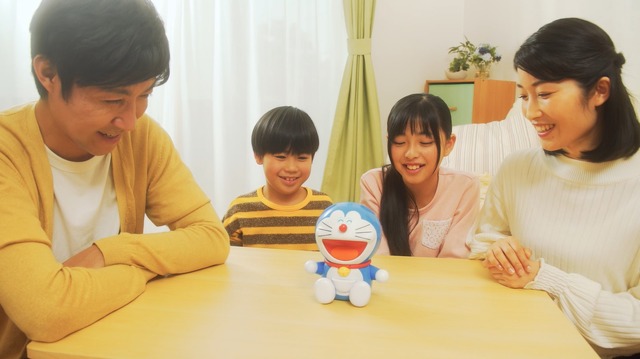 「キミだけのともだち ドラえもん with U」 希望小売価格：19,800円（税抜き）（C）ＴＯＭＹ（C）Fujiko-Pro,Shogakukan,TV-Asahi,Shin-ei,and ADK