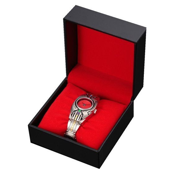 「仮面ライダークウガ アークル 変身！腕時計【Live Action Watch】」29,700円（税込）（C）石森プロ・東映