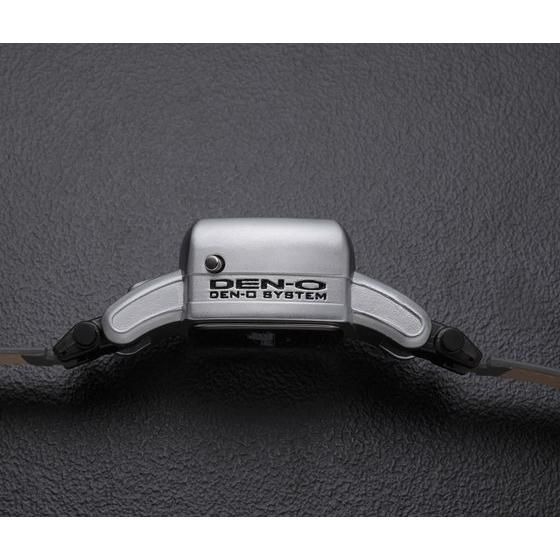 「仮面ライダー電王　変身！腕時計【Live Action Watch】」27,500 円（税込）(C)石森プロ・東映