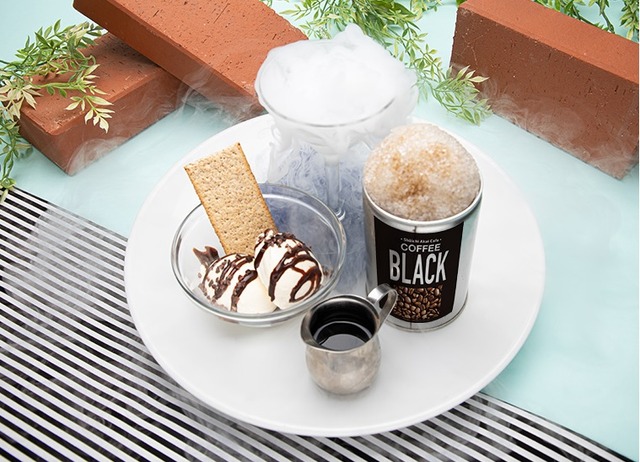 【赤井秀一カフェ（さざ波編）】「真実のかき氷（コーヒー味）」1,590円（C）青山剛昌／小学館・読売テレビ・TMS 1996（C）2020 青山剛昌／名探偵コナン製作委員会