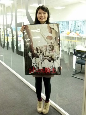 『シドニアの騎士』ポスターを持って記念の1枚