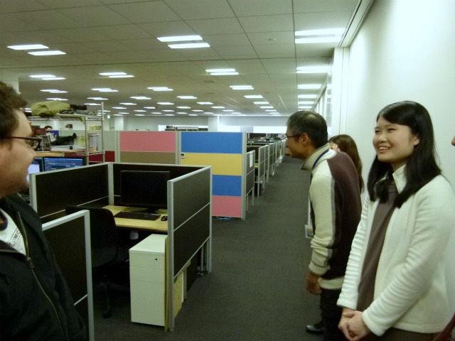 ポリゴン・ピクチュアズの外国人スタッフも交えつつ、見学が行われた