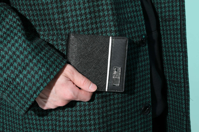 『鬼滅の刃』×SuperGroupies 炭治郎モデル 財布 10,800円(税別) （C）吾峠呼世晴／集英社・アニプレックス・ufotable