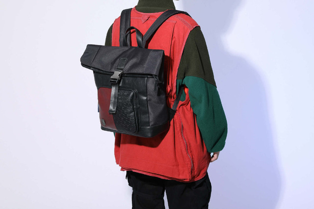 『鬼滅の刃』×SuperGroupies 義勇モデル バッグ 14,000円(税別) （C）吾峠呼世晴／集英社・アニプレックス・ufotable