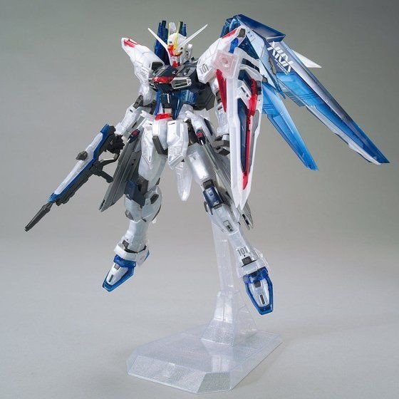 「MG 1/100 ガンダムベース限定 フリーダムガンダムVer.2.0」4,950円（税込）（C）創通・サンライズ
