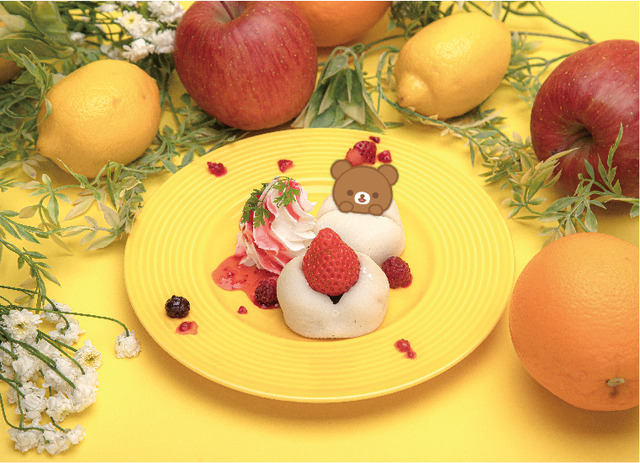 『リラックマのまくまくフルーツカフェ』チャイロイコグマのひょっこりいちご大福　690円（税抜）（C） 2020 San-X Co., Ltd. All Rights Reserved.