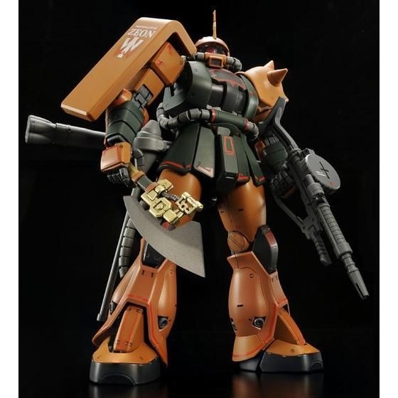 「MG 1/100 MS-06FS ガルマ・ザビ専用ザクII」4,180円（税込）（C）創通・サンライズ