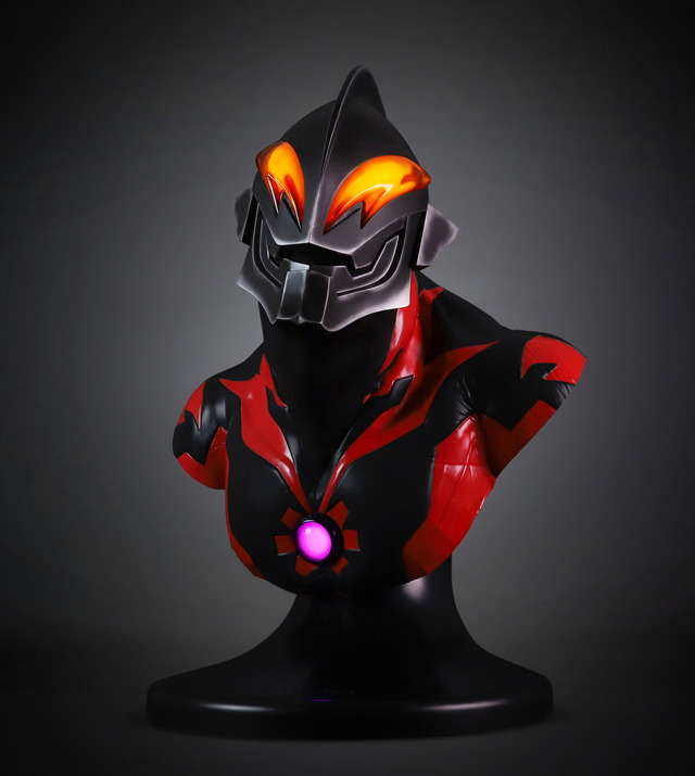「ULTRAMAN ARCHIVES CLASSIC ARTS SUIT SIZE BUST ウルトラマンベリアル」198,000円(税抜) （C）TSUBURAYA PRODUCTIONS