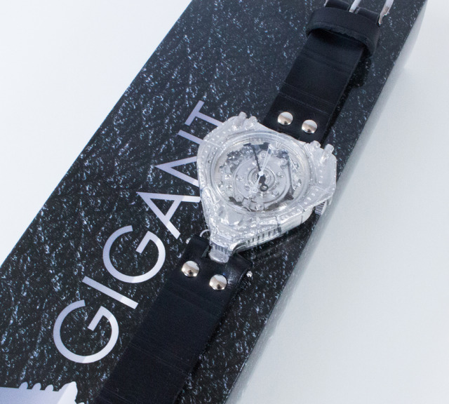 「ギガント クラフト腕時計」本体価格：26,000 円（税込 28,600 円）（C）NIPPON ANIMATION CO.,LTD.