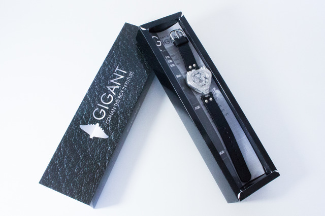「ギガント クラフト腕時計」本体価格：26,000 円（税込 28,600 円）（C）NIPPON ANIMATION CO.,LTD.
