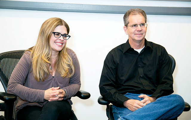 右からクリス・バック（監督）＆ジェニファー・リー（監督）／『アナと雪の女王』 in ディズニー・アニメーション・スタジオ（L.A.）