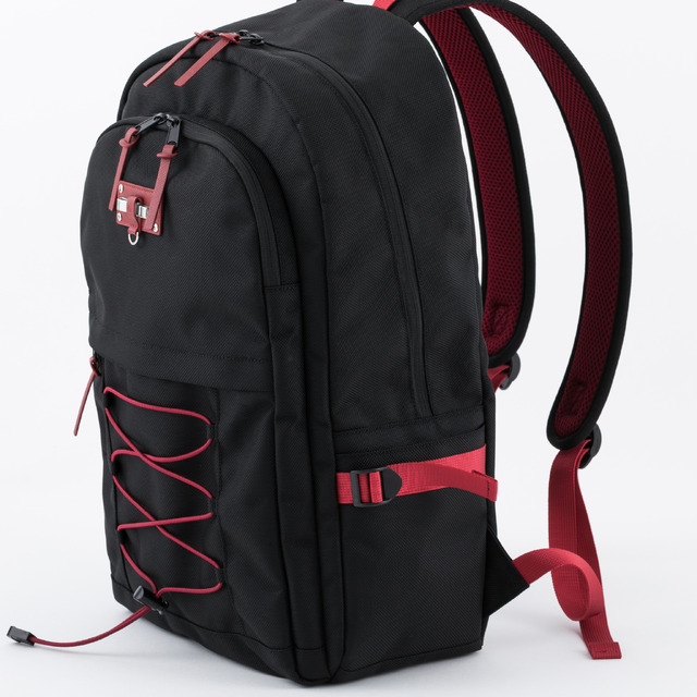 佐久間まゆモデル バッグ 15,000円(税別)（C）BANDAI NAMCO Entertainment Inc.