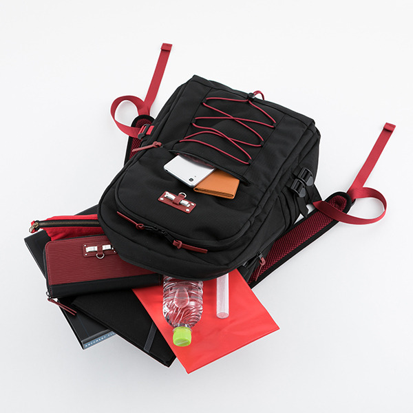 佐久間まゆモデル バッグ 15,000円(税別)（C）BANDAI NAMCO Entertainment Inc.