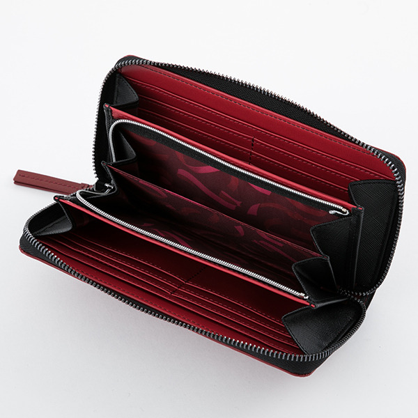 佐久間まゆモデル 財布 11,000円(税別))（C）BANDAI NAMCO Entertainment Inc.