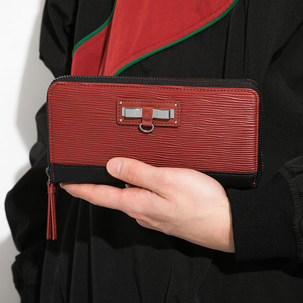 佐久間まゆモデル 財布 11,000円(税別))（C）BANDAI NAMCO Entertainment Inc.