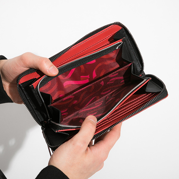 佐久間まゆモデル 財布 11,000円(税別))（C）BANDAI NAMCO Entertainment Inc.