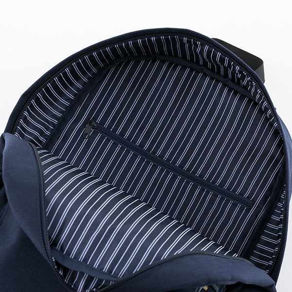 鷺沢文香モデル バッグ 15,000円(税別)（C）BANDAI NAMCO Entertainment Inc.