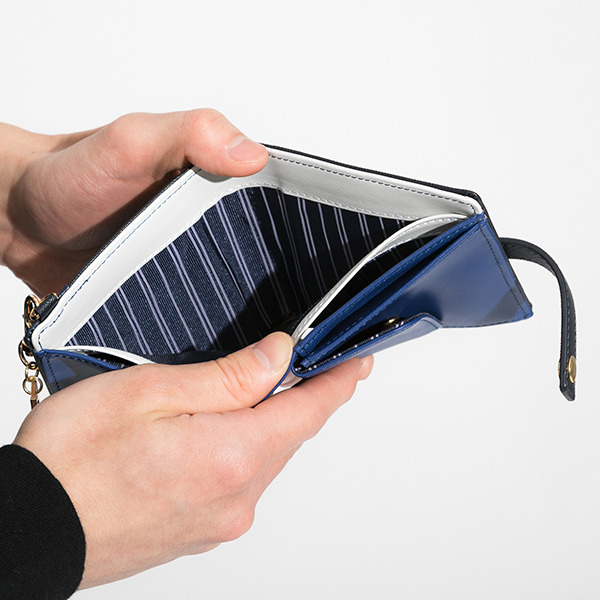 鷺沢文香モデル 財布 11,000円(税別)（C）BANDAI NAMCO Entertainment Inc.