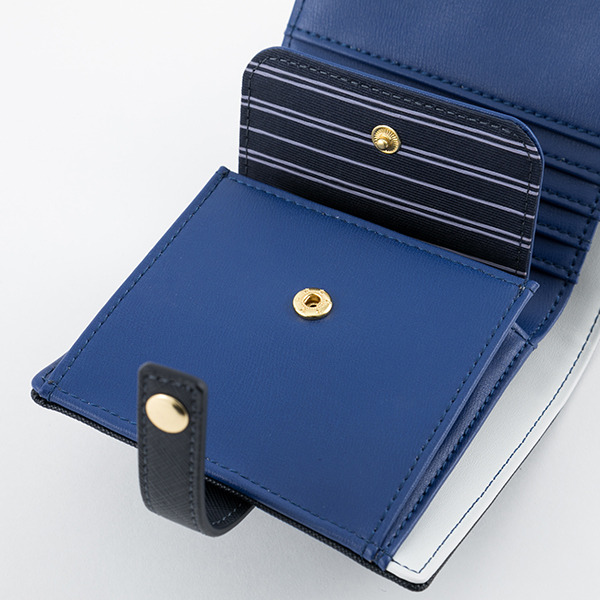 鷺沢文香モデル 財布 11,000円(税別)（C）BANDAI NAMCO Entertainment Inc.