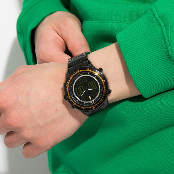 佐藤心モデル 腕時計 19,800円(税別)（C）BANDAI NAMCO Entertainment Inc.