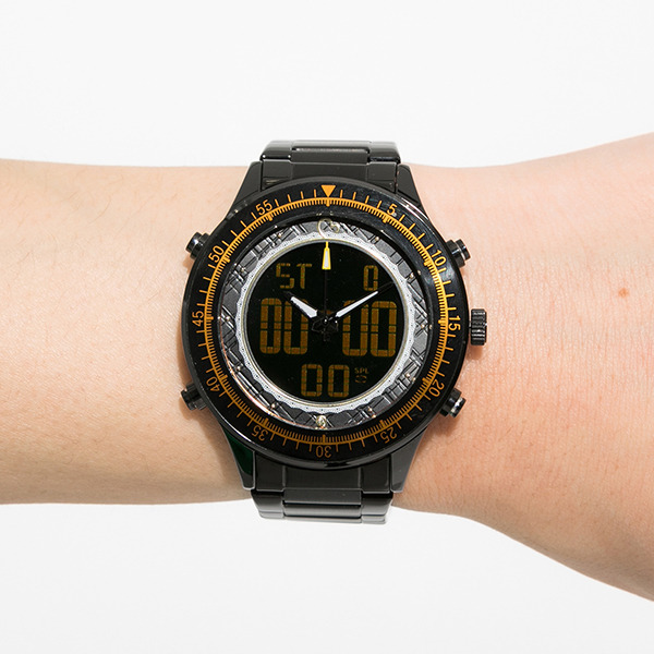 佐藤心モデル 腕時計 19,800円(税別)（C）BANDAI NAMCO Entertainment Inc.