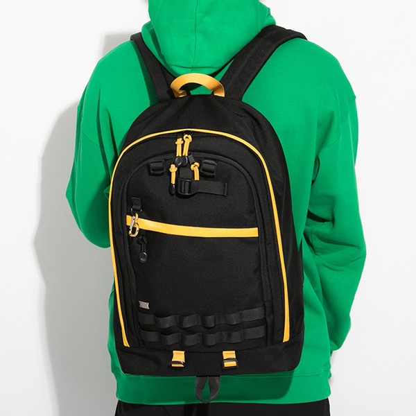 佐藤心モデル バッグ 15,000円(税別)（C）BANDAI NAMCO Entertainment Inc.