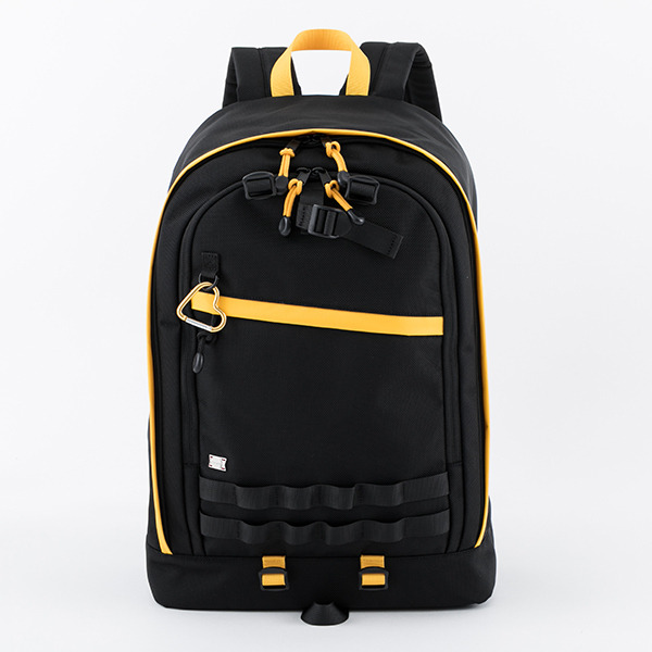 佐藤心モデル バッグ 15,000円(税別)（C）BANDAI NAMCO Entertainment Inc.