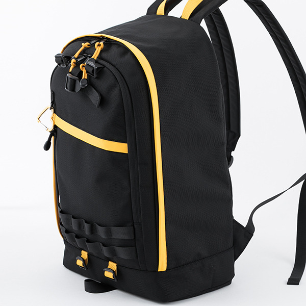 佐藤心モデル バッグ 15,000円(税別)（C）BANDAI NAMCO Entertainment Inc.