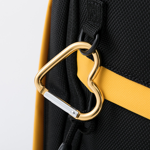 佐藤心モデル バッグ 15,000円(税別)（C）BANDAI NAMCO Entertainment Inc.