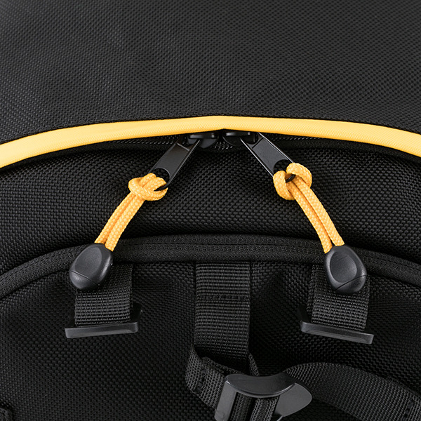 佐藤心モデル バッグ 15,000円(税別)（C）BANDAI NAMCO Entertainment Inc.