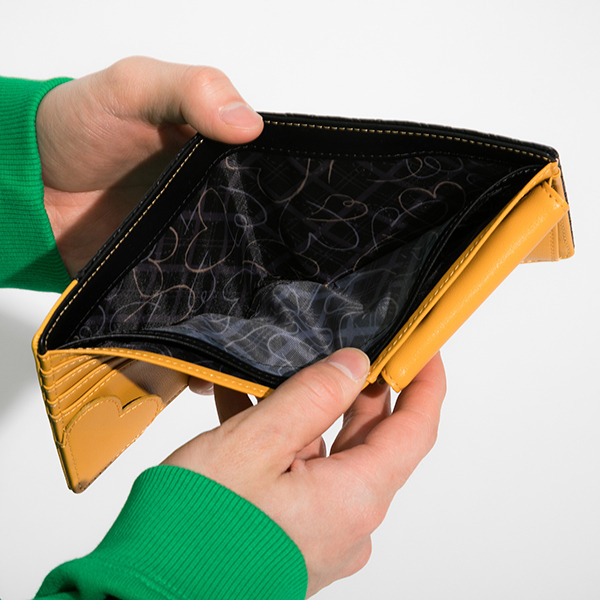 佐藤心モデル 財布 11,000円(税別))（C）BANDAI NAMCO Entertainment Inc.