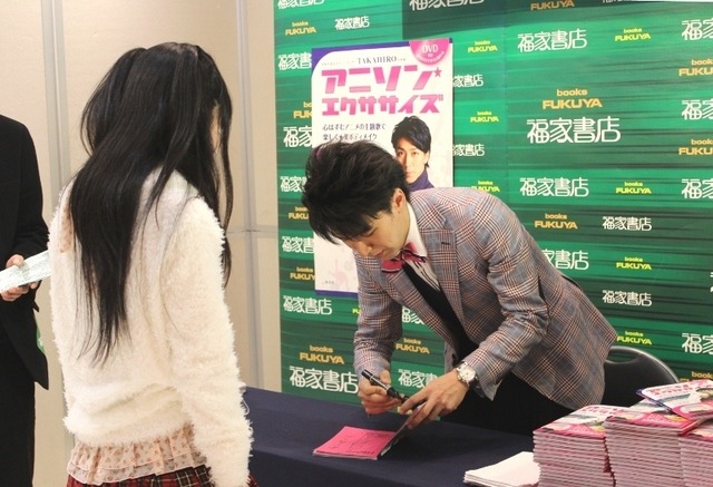 出版記念イベントではサイン会も行われた
