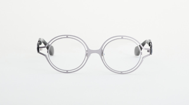 「攻殻機動隊 SAC_2045 コラボサングラス」草薙素子フォーマル服カラー　本体価格：36,000 円（税込 39,600 円）（C）士郎正宗・Production I.G/講談社・攻殻機動隊 2045 製作委員会