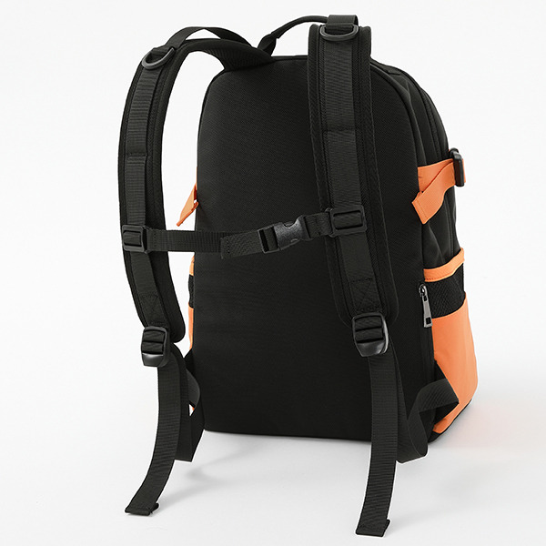 『NARUTO-ナルト- 疾風伝』コラボレーション うずまきナルトリュック 14,800円（税抜）（C）岸本斉史 スコット／集英社・テレビ東京・ぴえろ