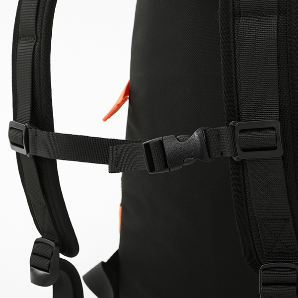 『NARUTO-ナルト- 疾風伝』コラボレーション うずまきナルトリュック 14,800円（税抜）（C）岸本斉史 スコット／集英社・テレビ東京・ぴえろ