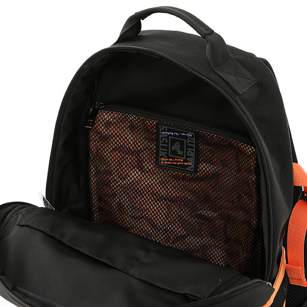 『NARUTO-ナルト- 疾風伝』コラボレーション うずまきナルトリュック 14,800円（税抜）（C）岸本斉史 スコット／集英社・テレビ東京・ぴえろ