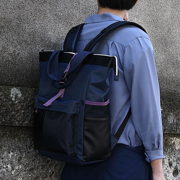 『NARUTO-ナルト- 疾風伝』コラボレーション うちはサスケバッグ 14,800円（税抜）（C）岸本斉史 スコット／集英社・テレビ東京・ぴえろ