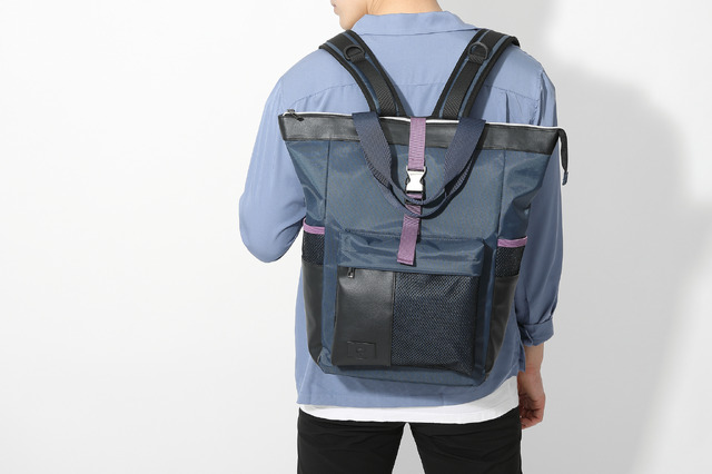 『NARUTO-ナルト- 疾風伝』コラボレーション うちはサスケバッグ 14,800円（税抜）（C）岸本斉史 スコット／集英社・テレビ東京・ぴえろ