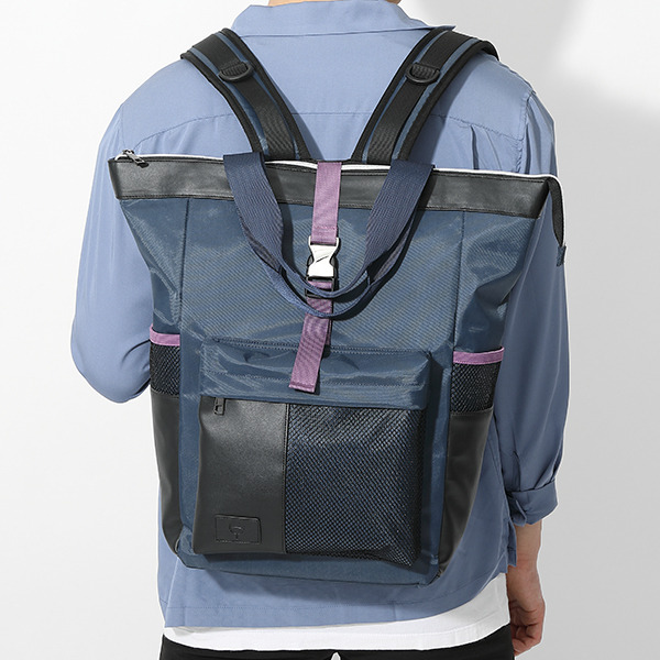 『NARUTO-ナルト- 疾風伝』コラボレーション うちはサスケバッグ 14,800円（税抜）（C）岸本斉史 スコット／集英社・テレビ東京・ぴえろ