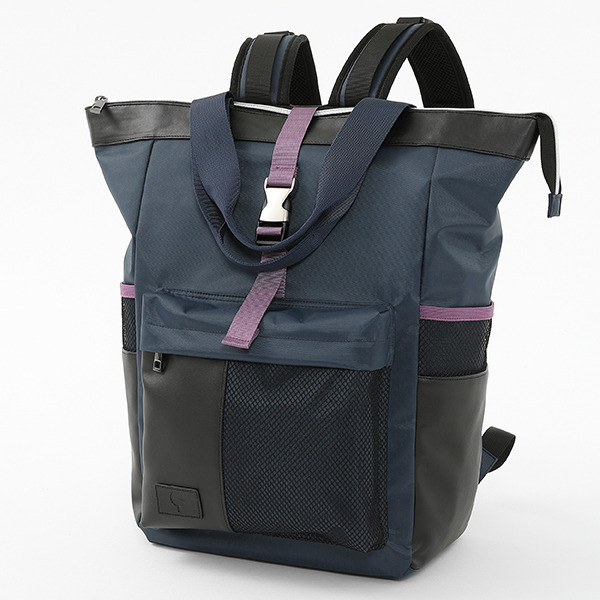 『NARUTO-ナルト- 疾風伝』コラボレーション うちはサスケバッグ 14,800円（税抜）（C）岸本斉史 スコット／集英社・テレビ東京・ぴえろ