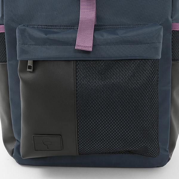 『NARUTO-ナルト- 疾風伝』コラボレーション うちはサスケバッグ 14,800円（税抜）（C）岸本斉史 スコット／集英社・テレビ東京・ぴえろ