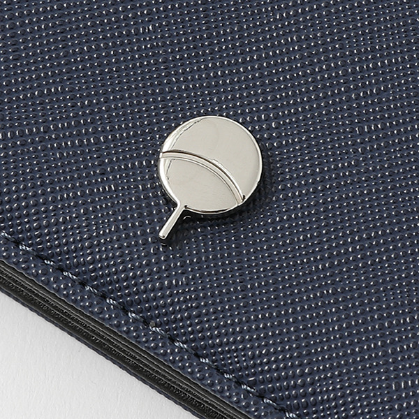 『NARUTO-ナルト- 疾風伝』コラボレーション うちはサスケ財布 9,800円（税抜）（C）岸本斉史 スコット／集英社・テレビ東京・ぴえろ