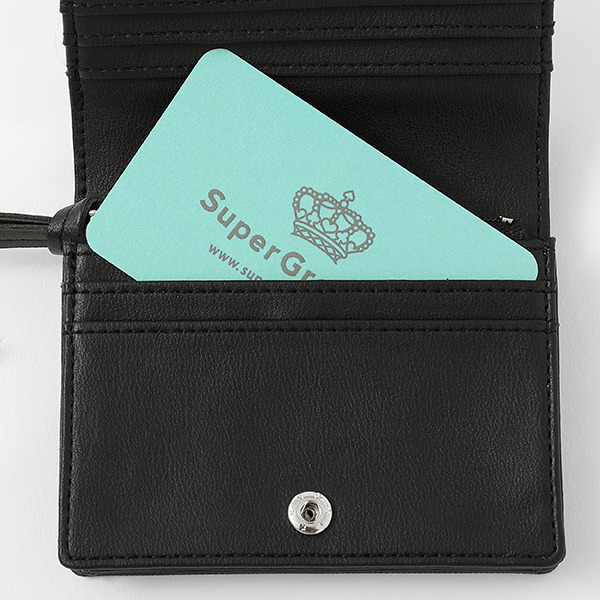 『NARUTO-ナルト- 疾風伝』コラボレーション うちはサスケ財布 9,800円（税抜）（C）岸本斉史 スコット／集英社・テレビ東京・ぴえろ