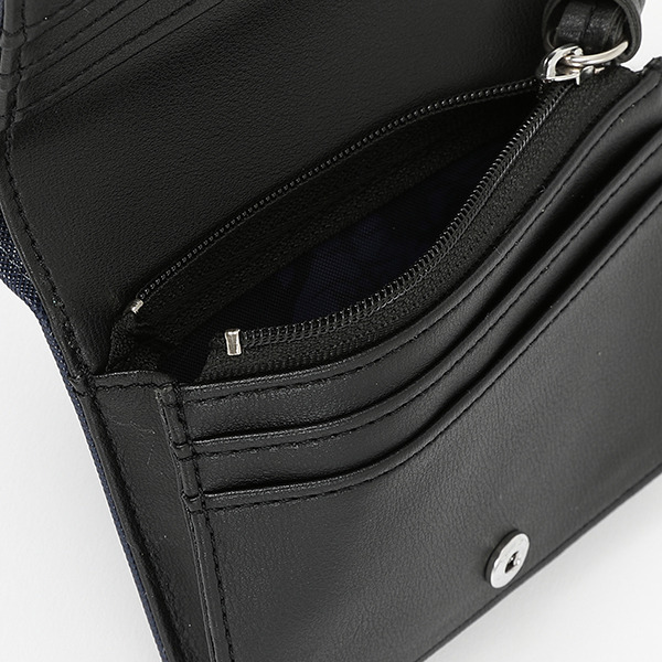 『NARUTO-ナルト- 疾風伝』コラボレーション うちはサスケ財布 9,800円（税抜）（C）岸本斉史 スコット／集英社・テレビ東京・ぴえろ