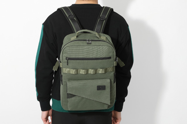 『NARUTO-ナルト- 疾風伝』コラボレーション はたけカカシバッグ 14,800円（税抜）（C）岸本斉史 スコット／集英社・テレビ東京・ぴえろ