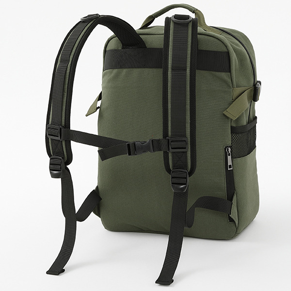 『NARUTO-ナルト- 疾風伝』コラボレーション はたけカカシバッグ 14,800円（税抜）（C）岸本斉史 スコット／集英社・テレビ東京・ぴえろ