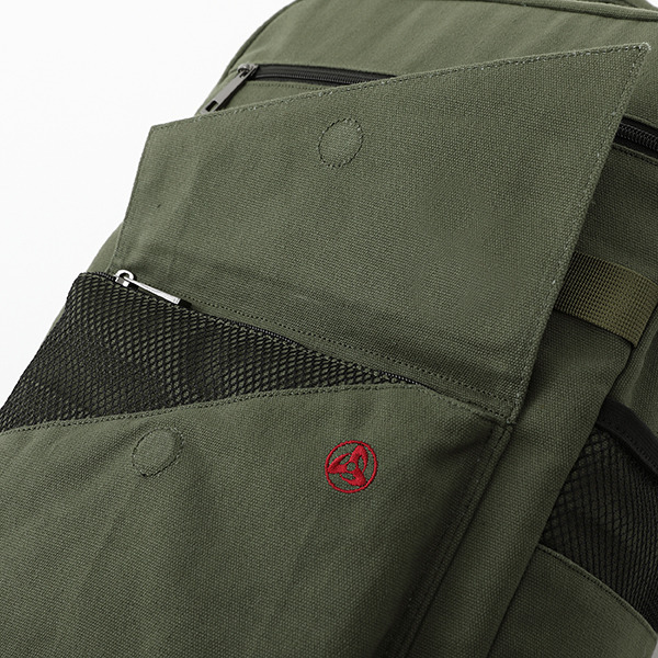 『NARUTO-ナルト- 疾風伝』コラボレーション はたけカカシバッグ 14,800円（税抜）（C）岸本斉史 スコット／集英社・テレビ東京・ぴえろ