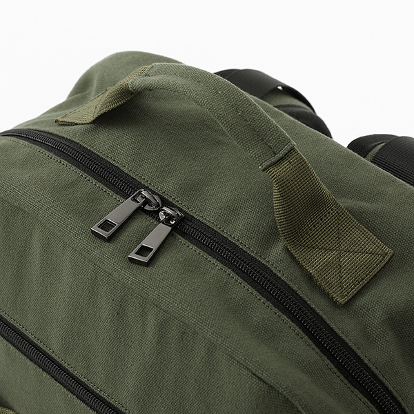 『NARUTO-ナルト- 疾風伝』コラボレーション はたけカカシバッグ 14,800円（税抜）（C）岸本斉史 スコット／集英社・テレビ東京・ぴえろ